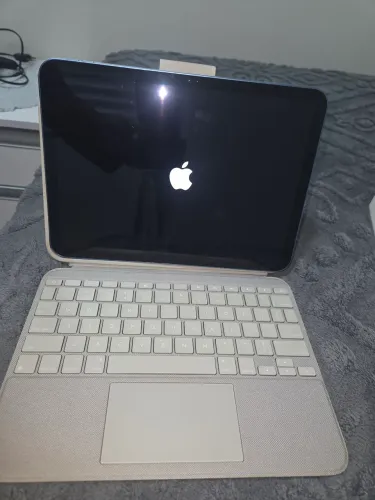 Ipad 10° geração 256GB wifi Azul + Logitech Combo Touch