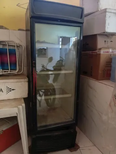Frizzer de vitrine e estufa