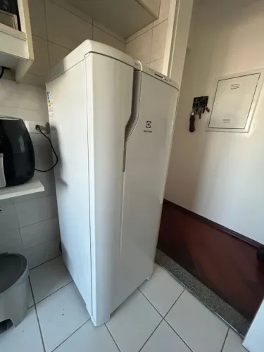 Geladeira Electrolux 127v RE31 240L - Comprada em 2023 - Perfeito Estado