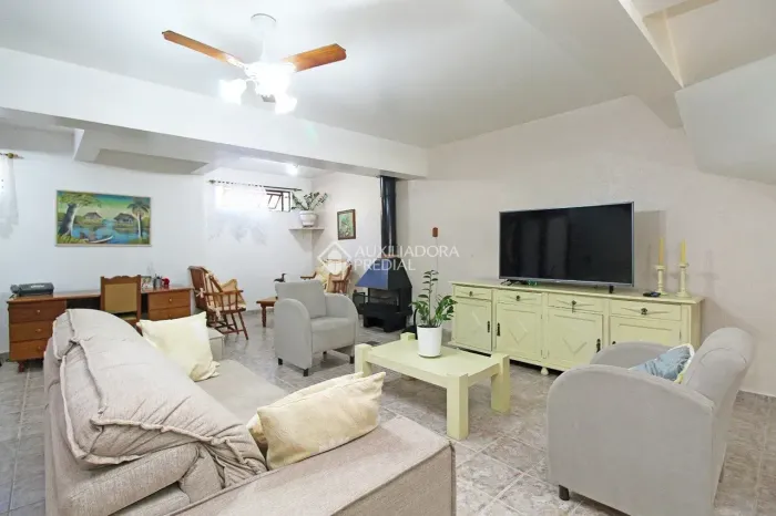 Sobrado à venda, 292 m2 tem 3 quartos, suíte, 3 vagas em Vila Ipiranga - Porto Alegre - R