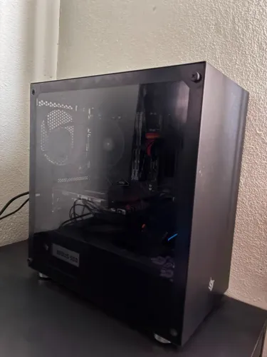 PC Gamer - Ryzen 5 4600G / RX5500 XT 8gb (Acompanha Mouse e Teclado)