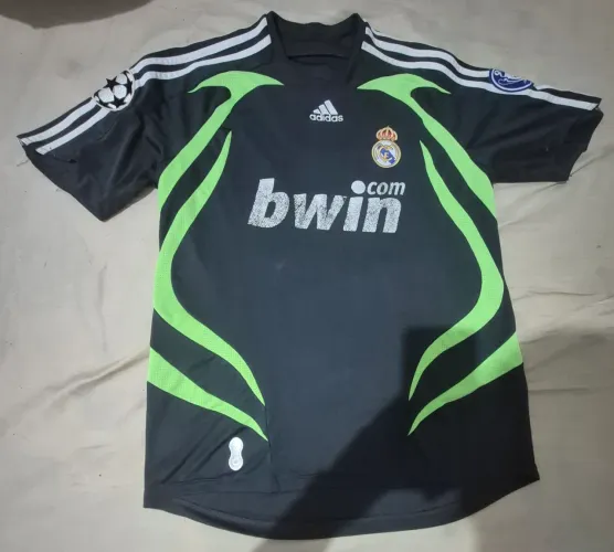 Camisa real madrid 2008/tam:M/ pequeno grave