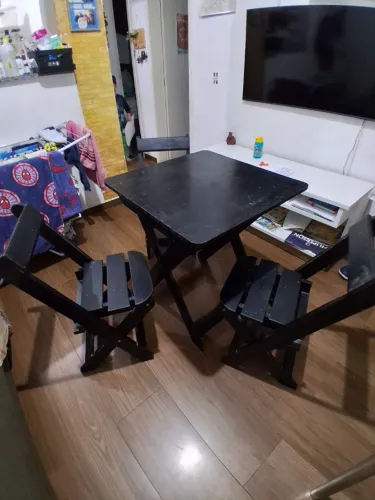 Mesa com 3 cadeiras