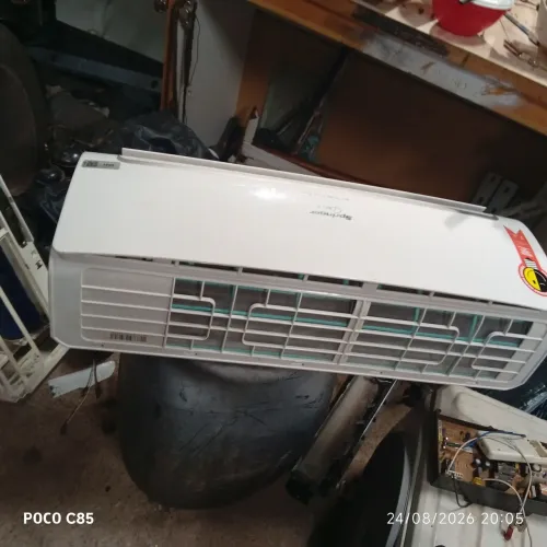 Vendo ar condicionado semi-novo marca Midea inverter por 2200instalado