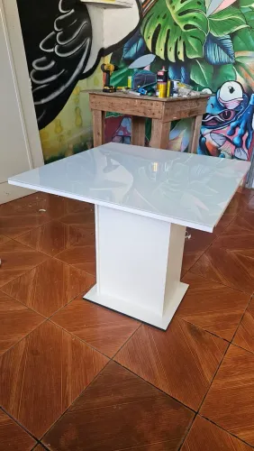 Mesa de mdf com tampo de vidro
