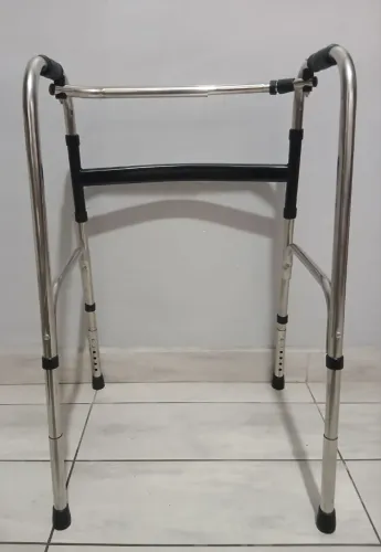Vende se andador.