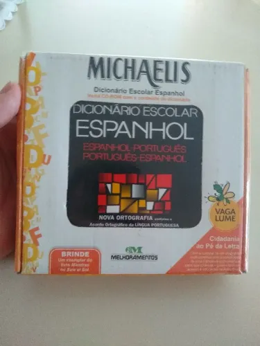 Conjunto Dicionário de Espanhol Michaelis com Livro do Idioma