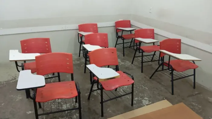 Kit Cadeiras Universitárias (com prancheta)