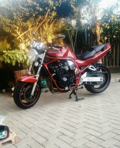 Suzuki Bandit 1200/ aceito financiamento 