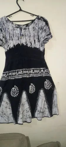 Vendo esses vestidos sendo o preto indiano .Tam: G  25,00 cada 