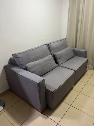 Sofá retrátil cinza seminovo