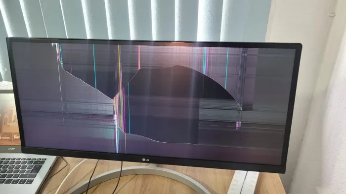 Monitor LG UltraWide - Tela IPS