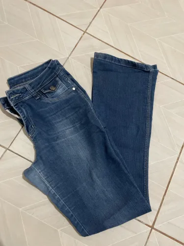calça boca de sino