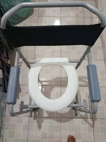 Cadeira de banho nova está completa