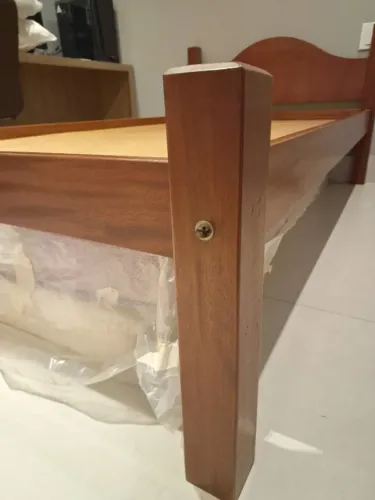 Cama de solteirão + colchão - madeira - pronta para uso