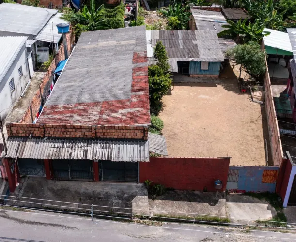 Casa com Quintal/Kitnets/Ponto Comercial 