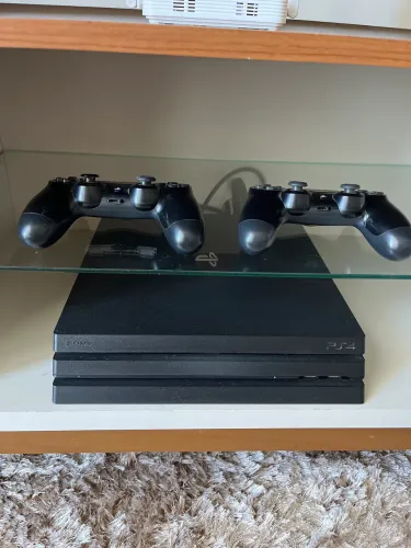 PlayStation 4 Pro 1 TB + 2 controles