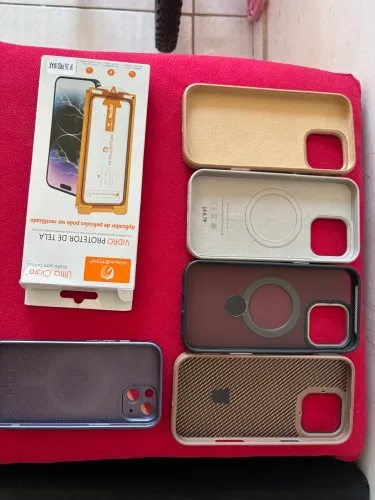 Capinhas de iPhone 16 Pro Max 14 Pro Max e iPhone 13 num passinho