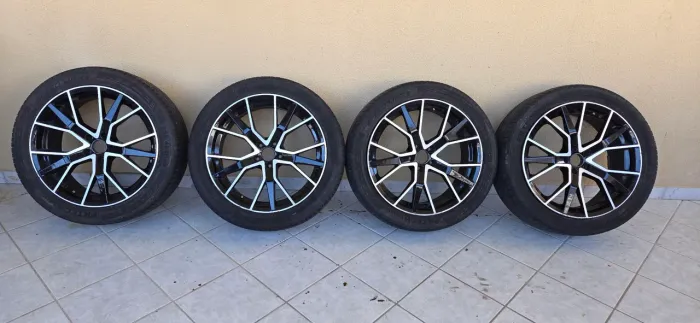 4 rodas de liga leve aro 20 em acabamento preto diamantado
