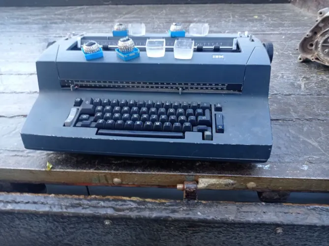 Máquina de escrever elétrica