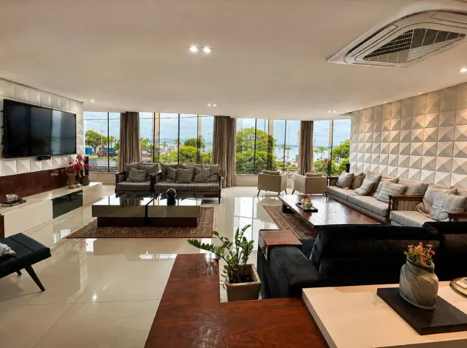 Andar Inteiro na Beira-Mar Norte com 331m² e Vista para o Mar