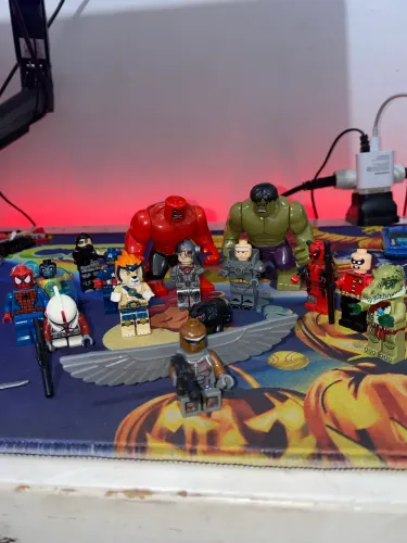 Kit com 15 Bonecos Marvel / Heróis
