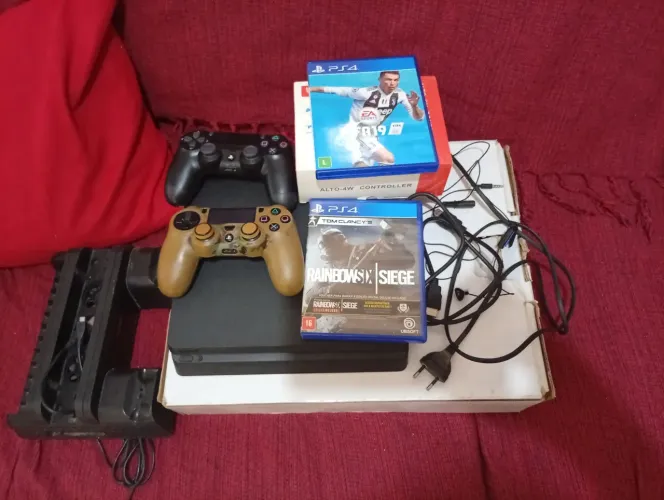 Vende - se PS4 usado com ótimo estado de conservação