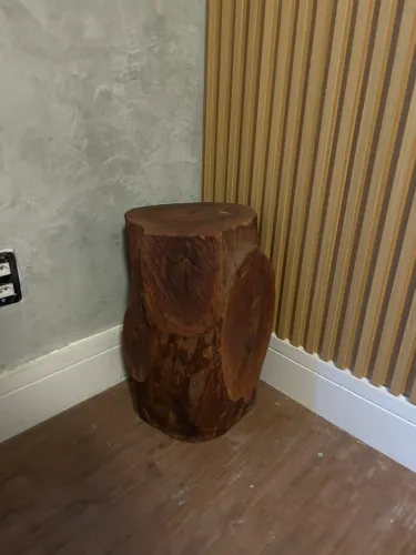 Tronco de árvore rústico lapidado decoração