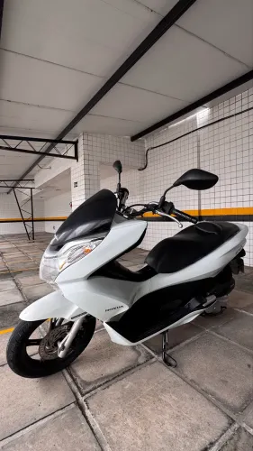 Moto PCX em excelente estado 