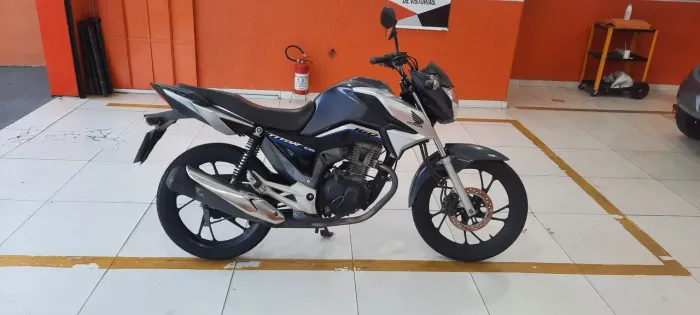 Vendo ou troco Titan 160.