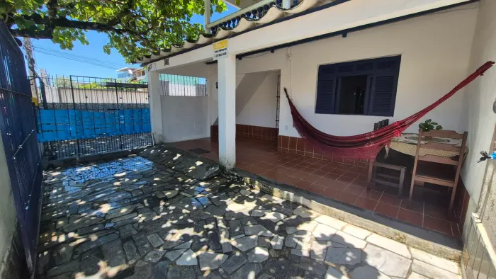 Casa em Piúma,  3qts, 3banh,  300m da praia, na rua do cinema