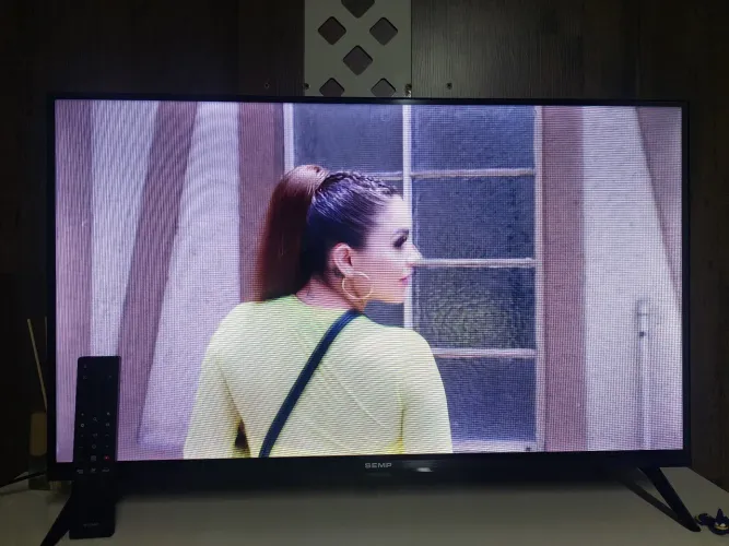 Smart TV 32" SEMP HD LED - Google TV | Modelo 32S42-3 meses de uso