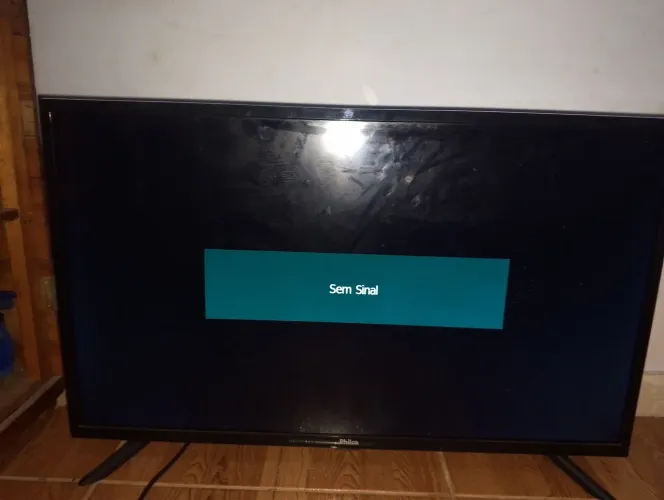 Tv 32 polegadas,NÃO é smart tv.com pequeno defeito no canto da tela