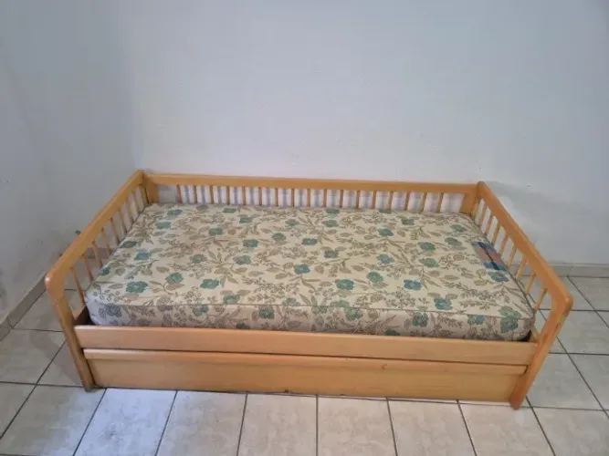BI-CAMA MADEIRA MACIÇA COM 2 COLCHOES