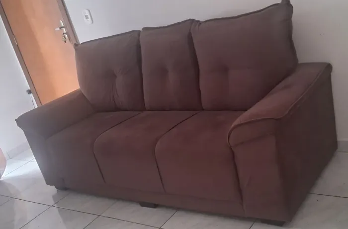 SOFÁ MARRON DE 03 LUGARES