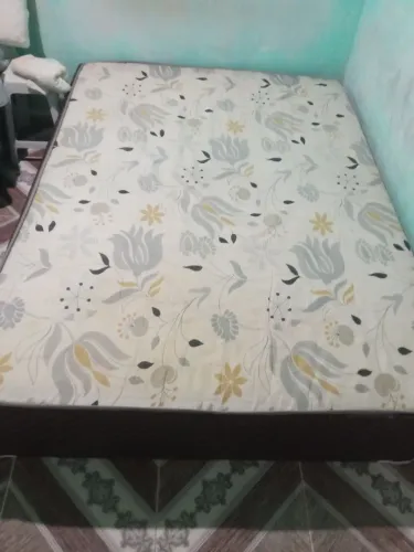 Vende-se base de cama box