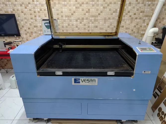 Máquina laser corte e gravação