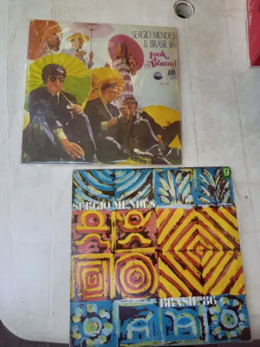 2 LPs discos vinil Sérgio Mendes Brasil 66 Look Around e 86