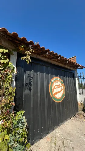 Portão de garagem com motor