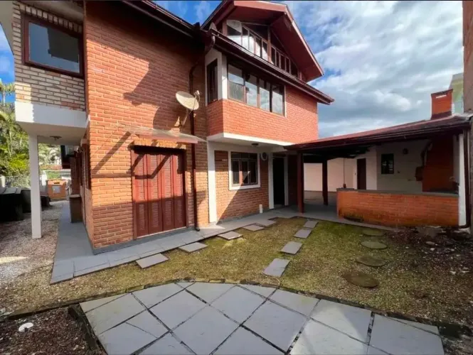 Oportunidade- Casa no Campeche próximo a praia