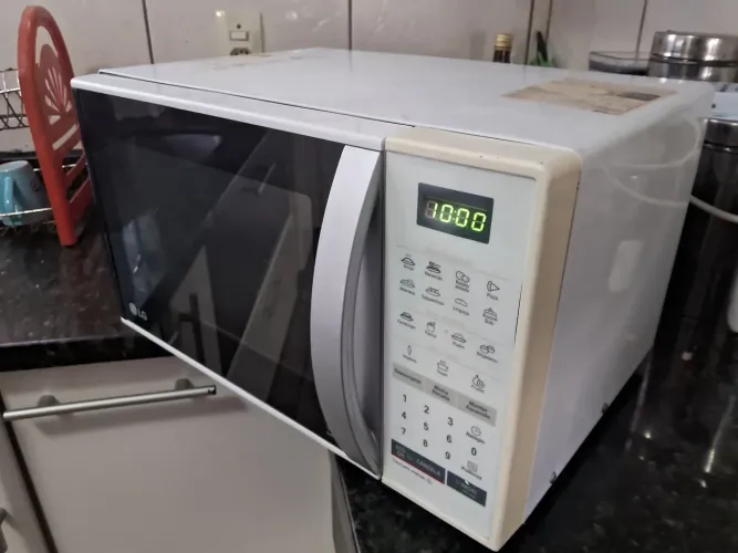 MICROONDAS LG 25 L EASY CLEAN ENTREGA INCLUÍDA 