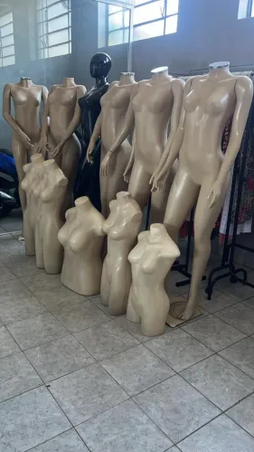 #manequim #expositor #lojadederoupas #cabide #balcao #vitrine #busto #decoracaoloja
