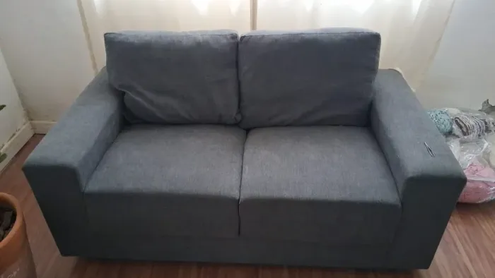 Sofá de 2 lugares recém reformado, super confortável