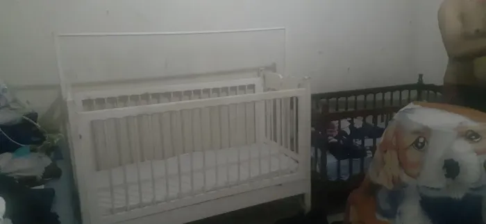 VENDO BERÇO BRANCO GRANDE DE MADEIRA COM COLCHÃO 