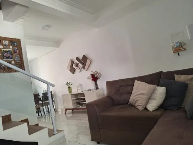 Sobrado à venda no Residencial Américo Figueiredo, em Sorocaba-SP.
