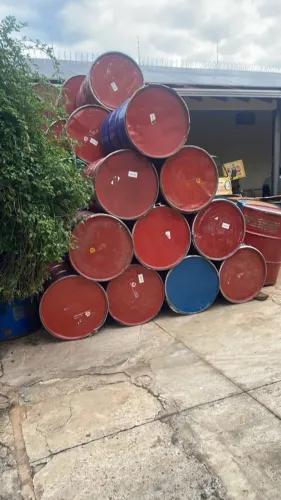 TAMBORES DE 200 LITROS - LIMPOS E BEM CONSERVADOS