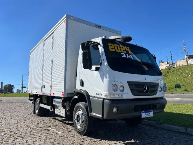 MB Accelo 1017 ano 2024/24 - Euro 6 - Mercedes Benz - Completo - Baú 5,60 metros 