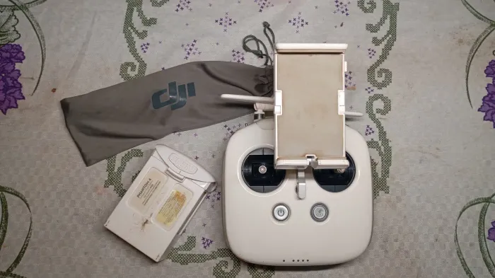 Combo DJI Phantom 4: Controle GL300C + Bateria Original + 4 Hélices