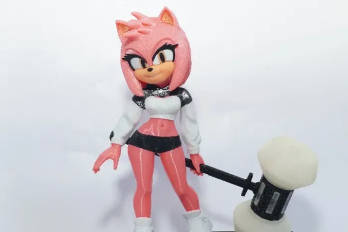 Figura Amy Rose Sporty urban (SONIC) Martelo que brilha no escuro