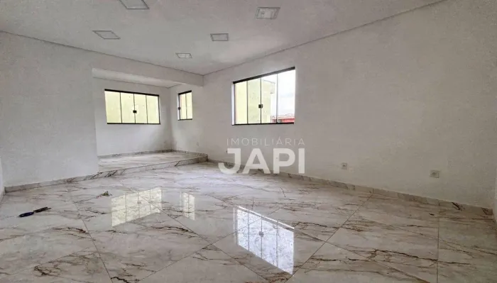 Casa com 3 dormitórios para alugar, 260 m² por R$ 5.680,00/mês - Vila Galvão - Jundiaí/SP